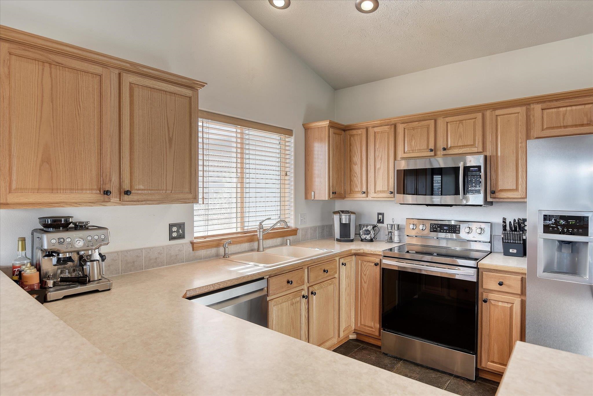 6930 N Lynden Ln - Photo 11