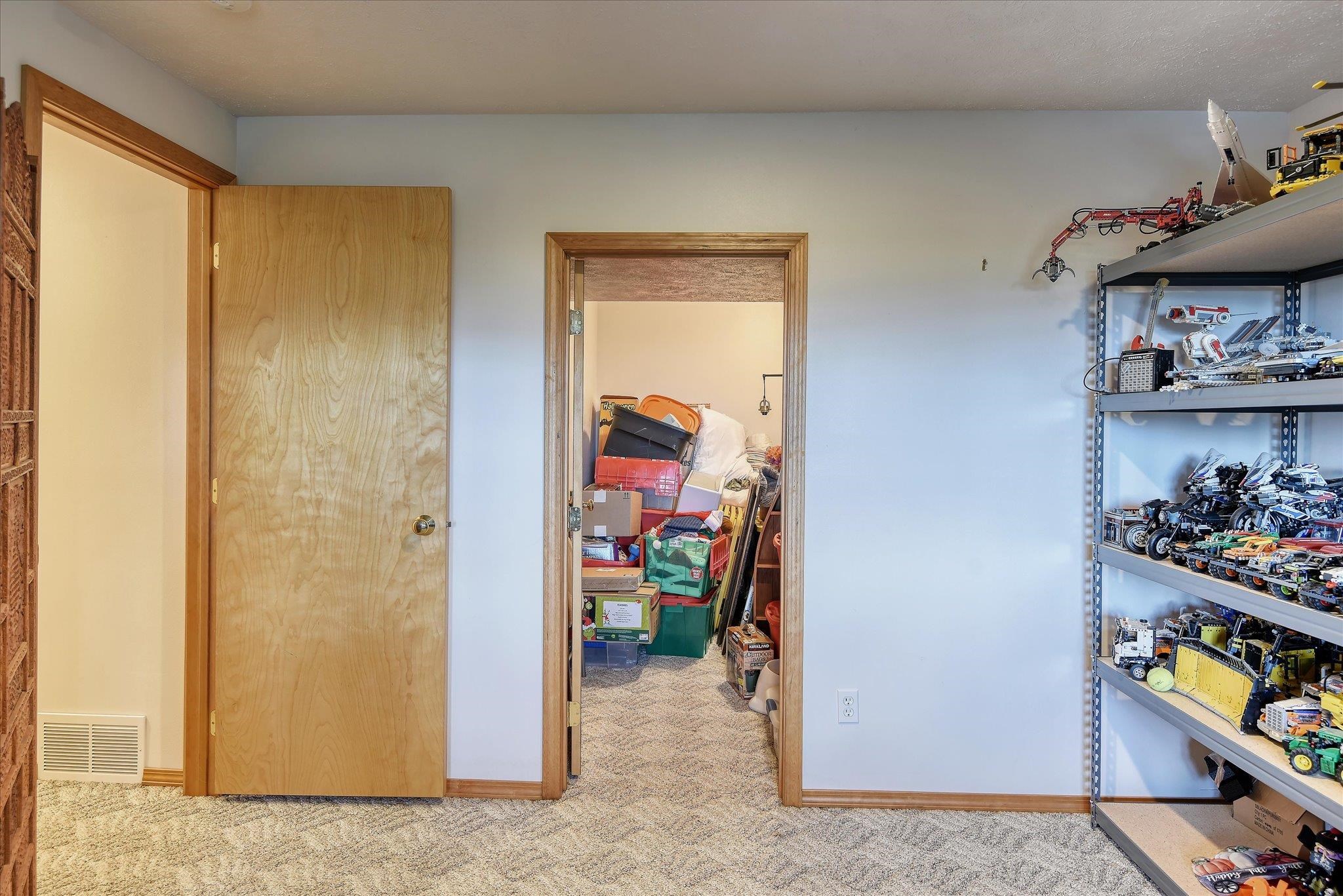 6930 N Lynden Ln - Photo 32