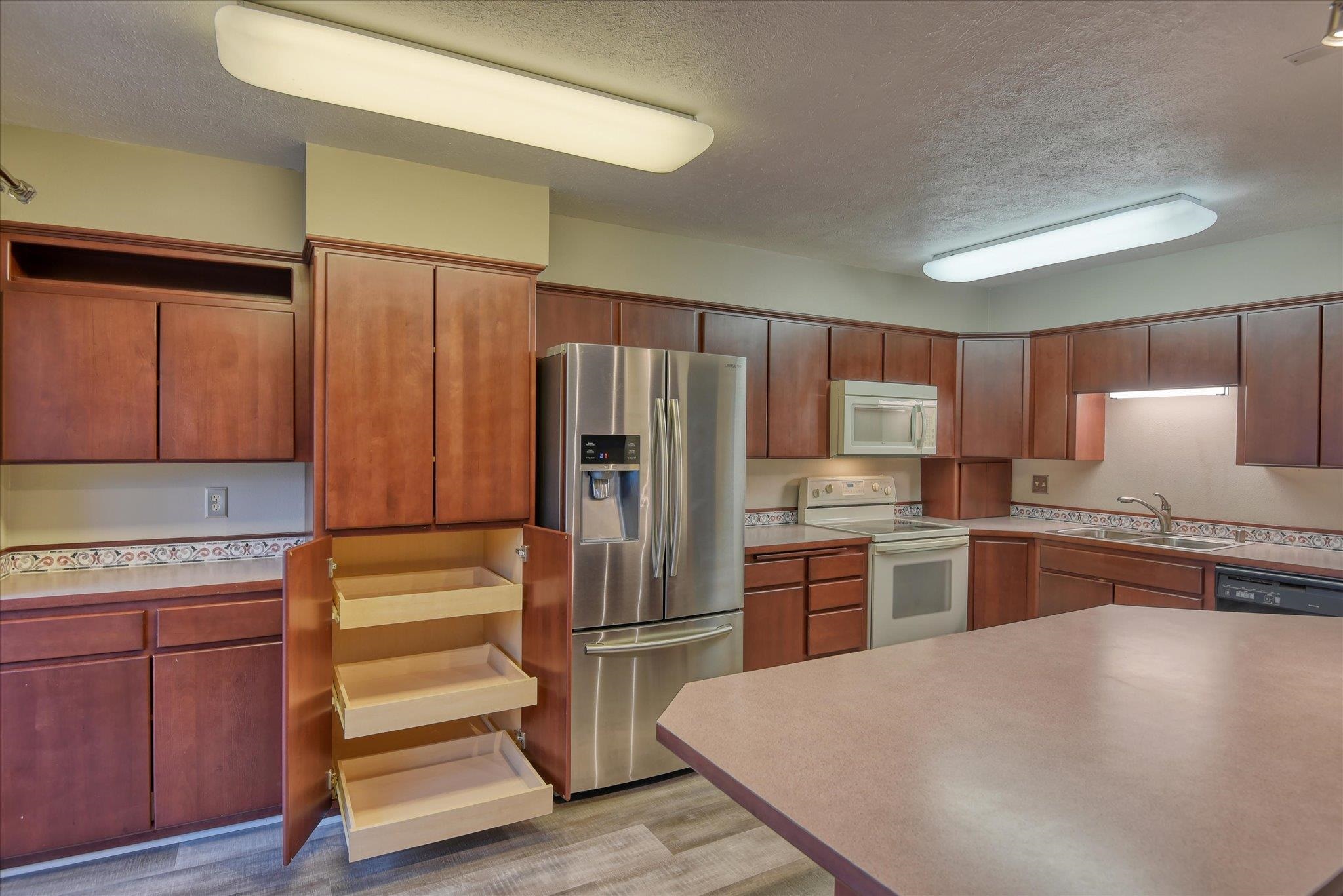 707 W 6TH Ave - Photo 12
