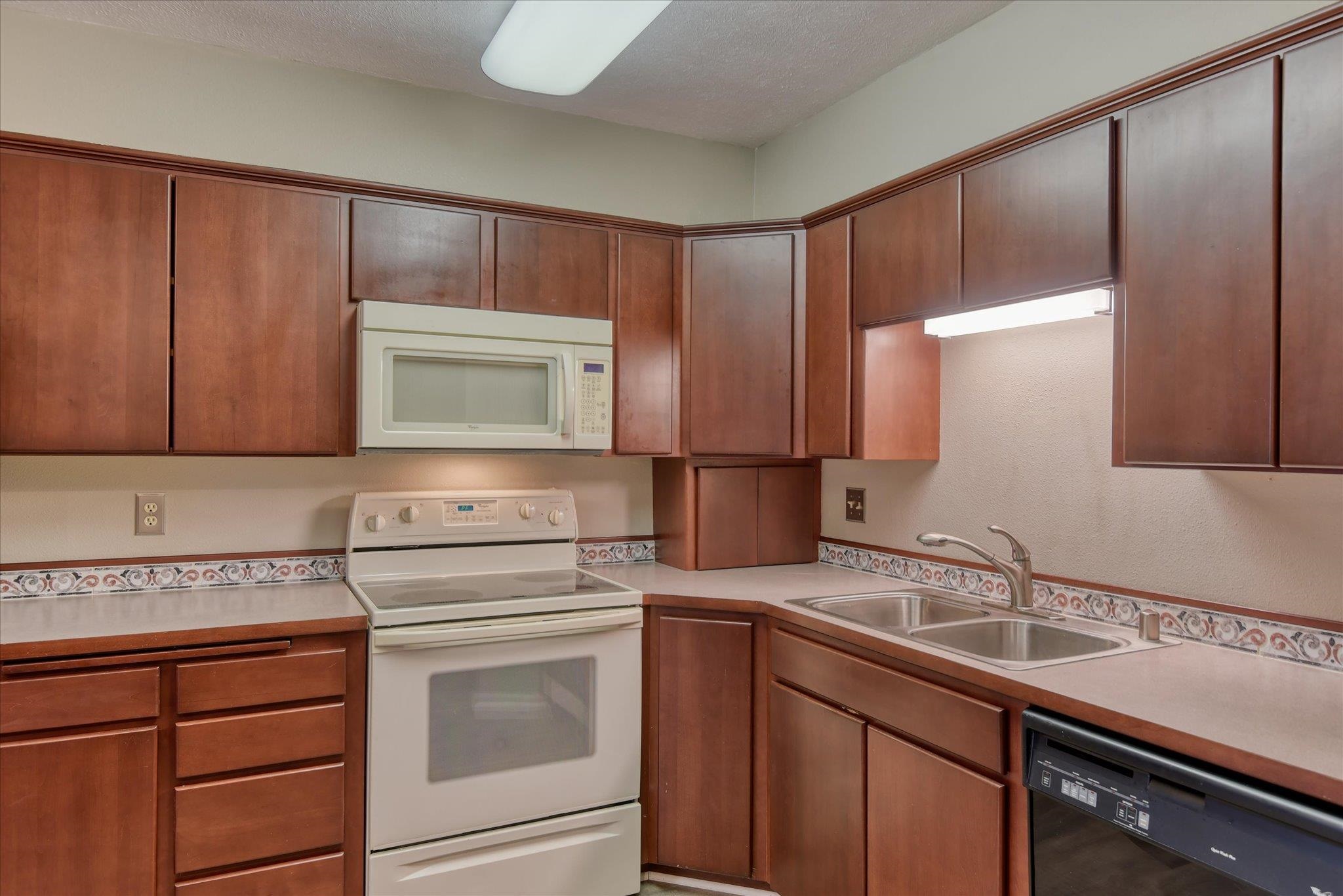 707 W 6TH Ave - Photo 13