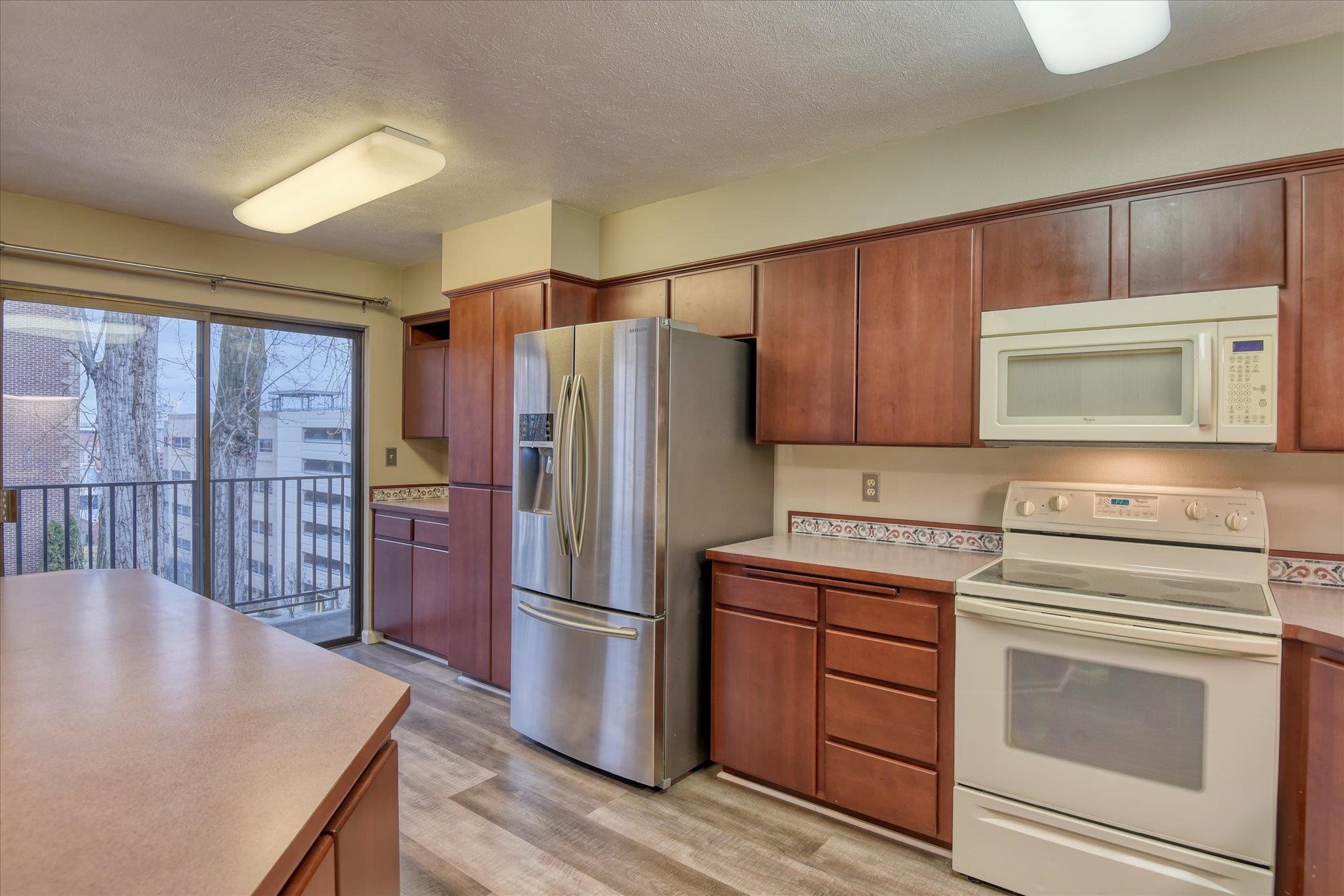 707 W 6TH Ave - Photo 14