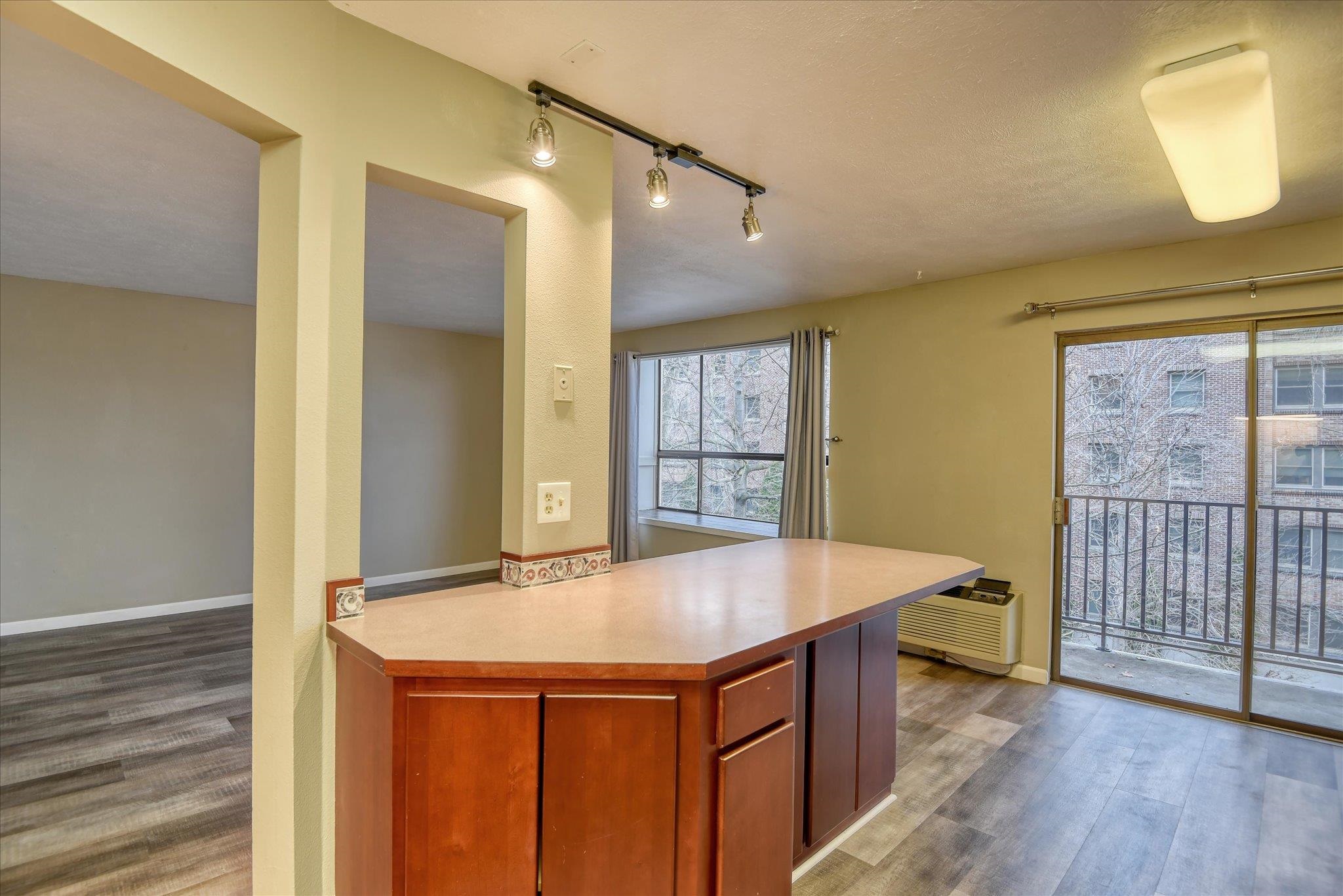707 W 6TH Ave - Photo 17
