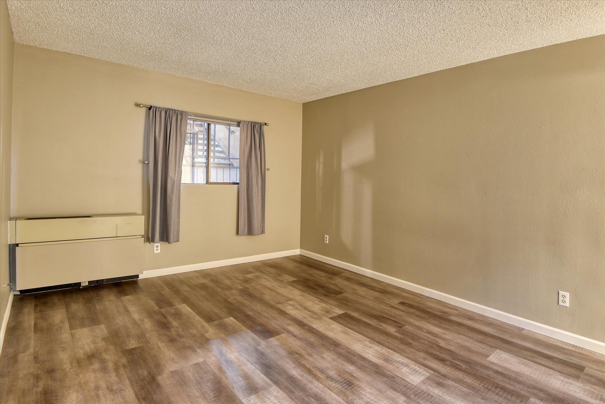707 W 6TH Ave - Photo 18