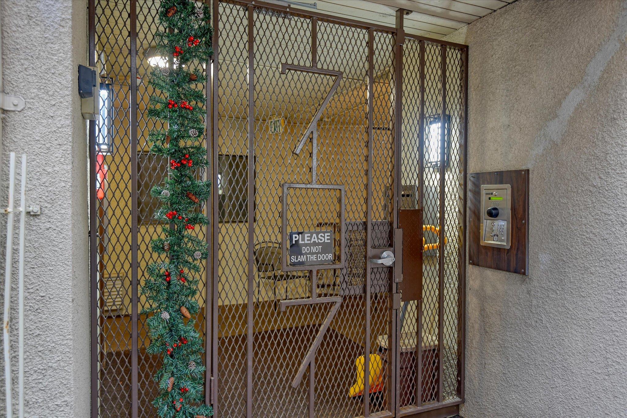 707 W 6TH Ave - Photo 3