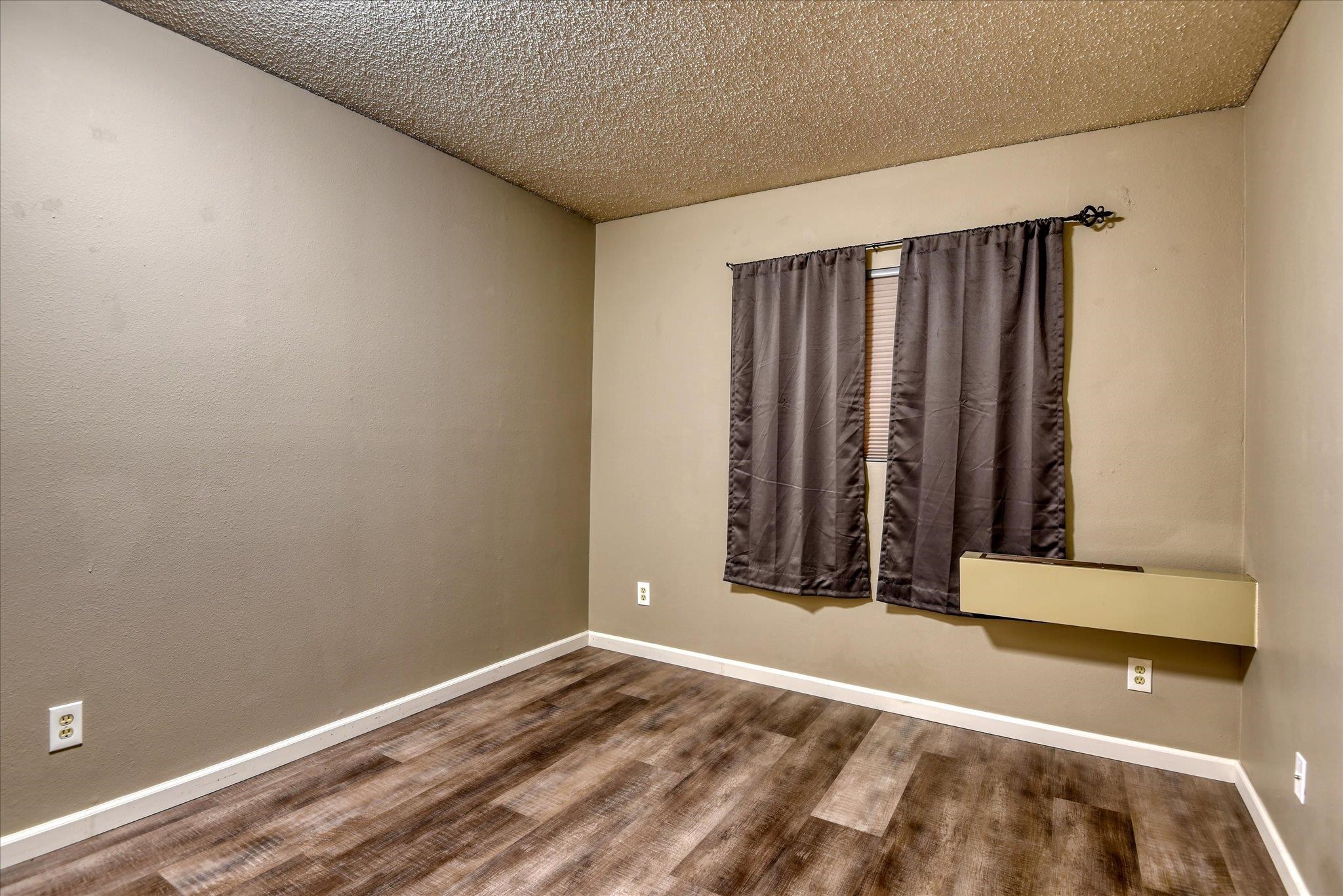 707 W 6TH Ave - Photo 21