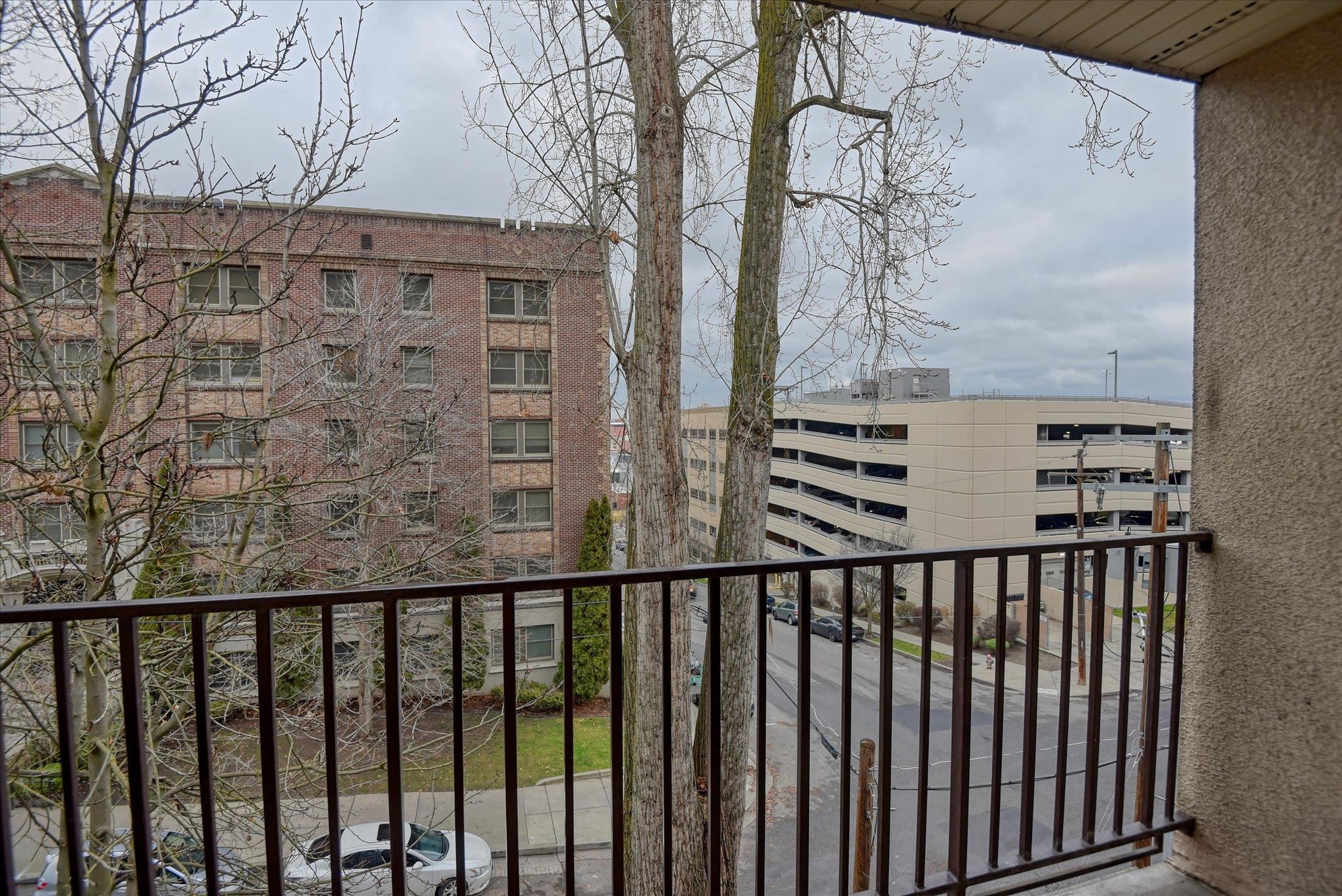 707 W 6TH Ave - Photo 26