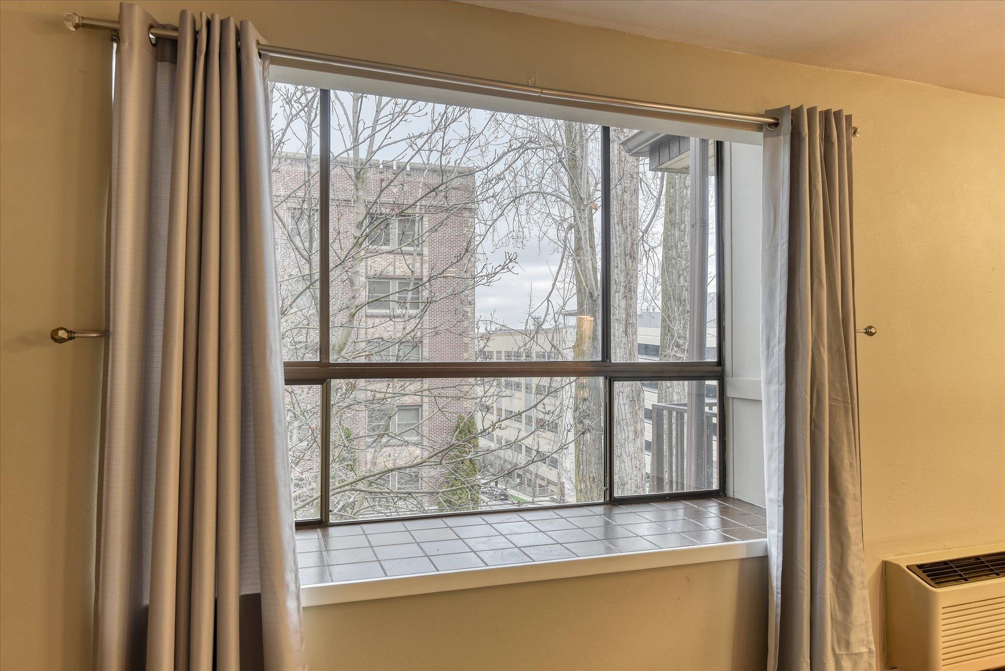 707 W 6TH Ave - Photo 6