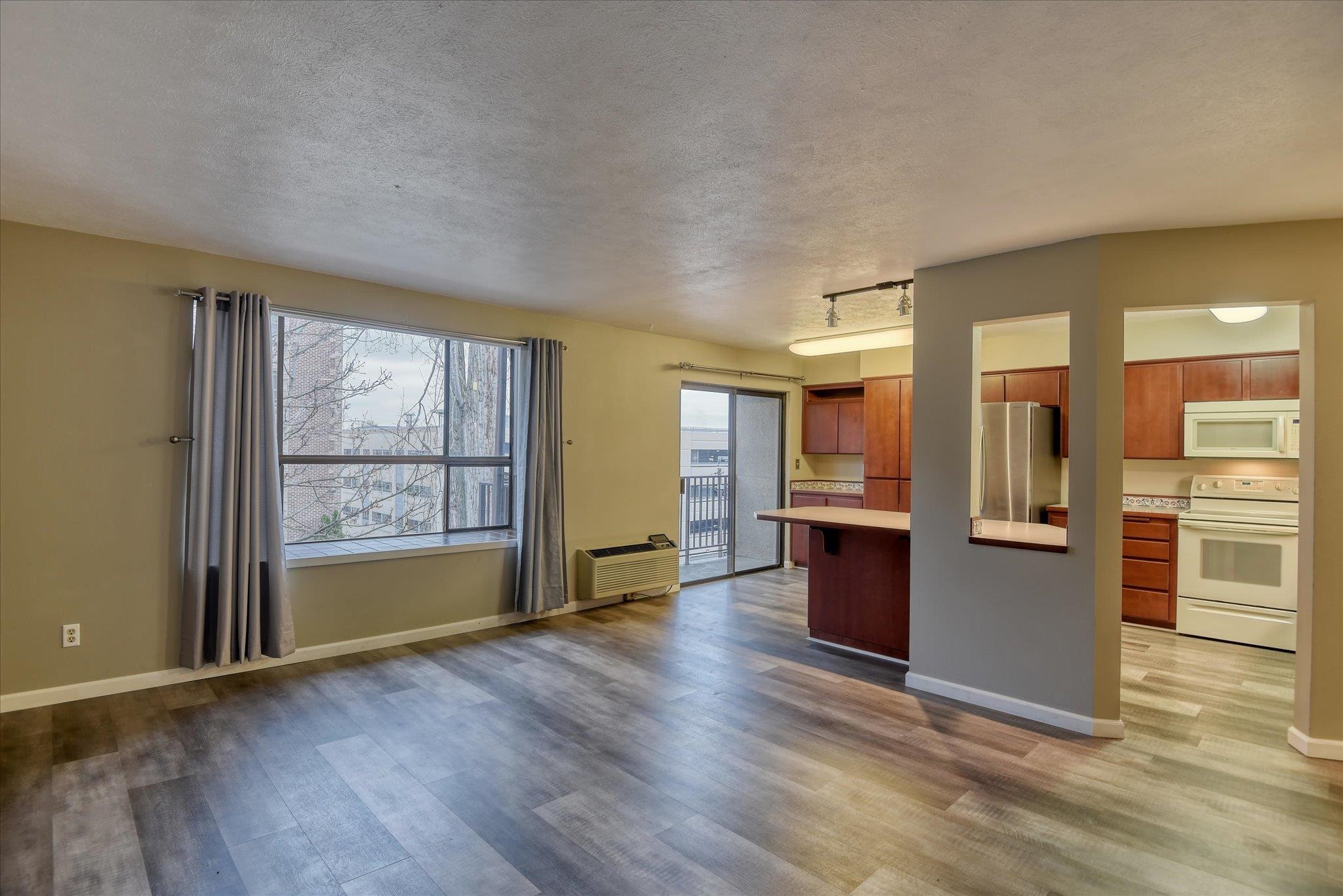 707 W 6TH Ave - Photo 9