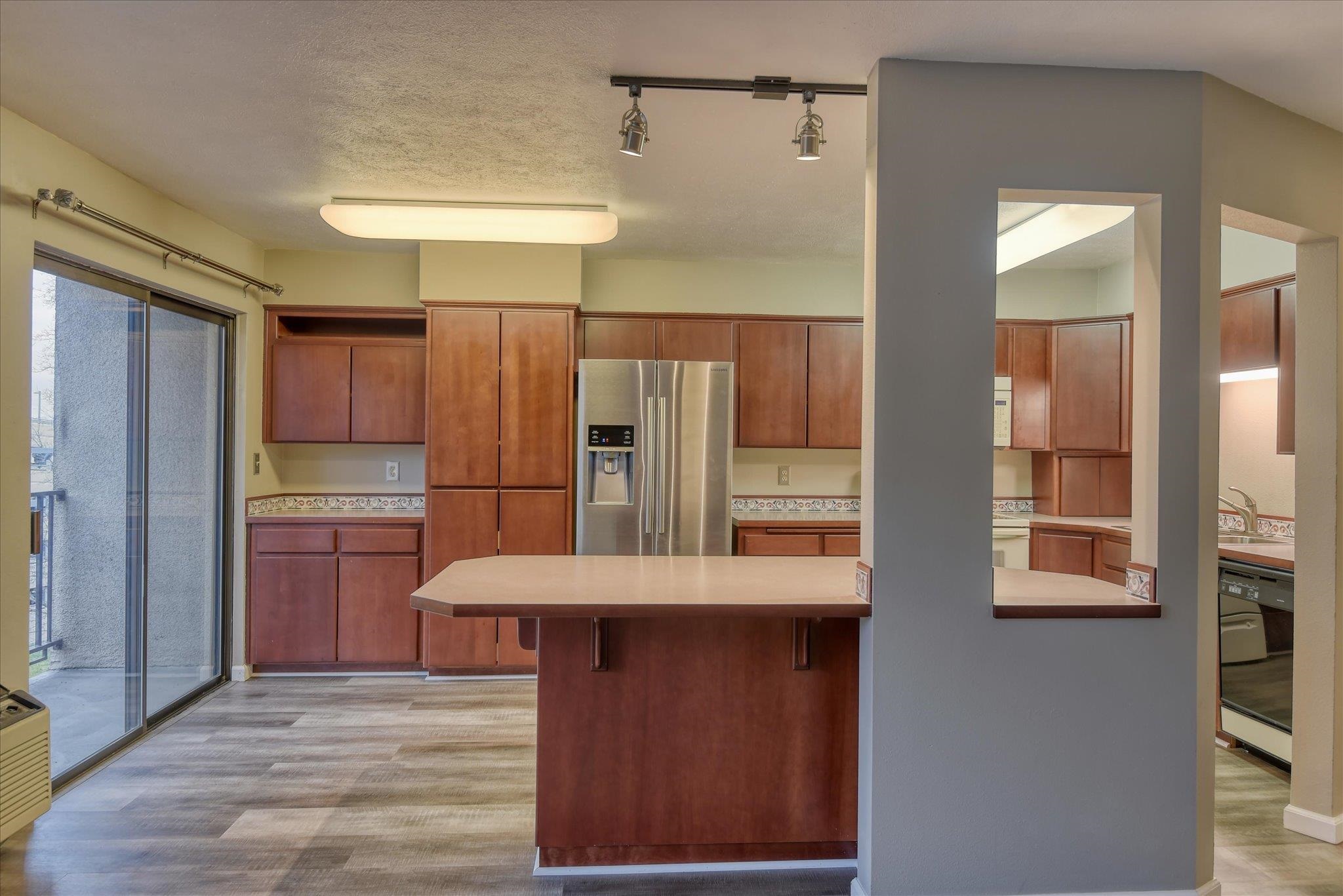 707 W 6TH Ave - Photo 10