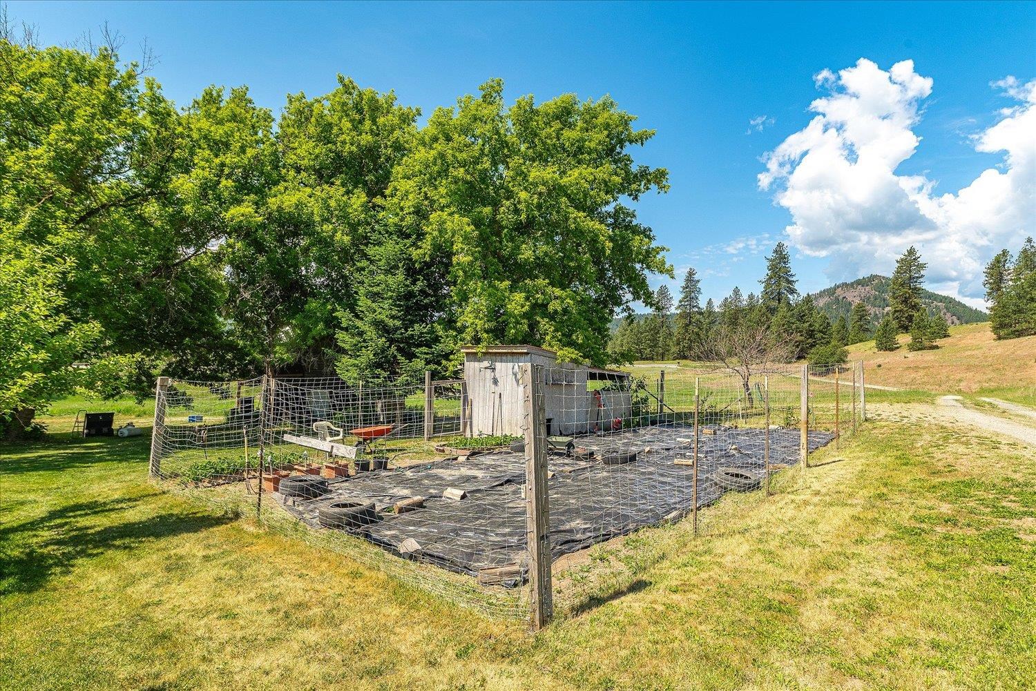 1643 Highway 395 S - Photo 29