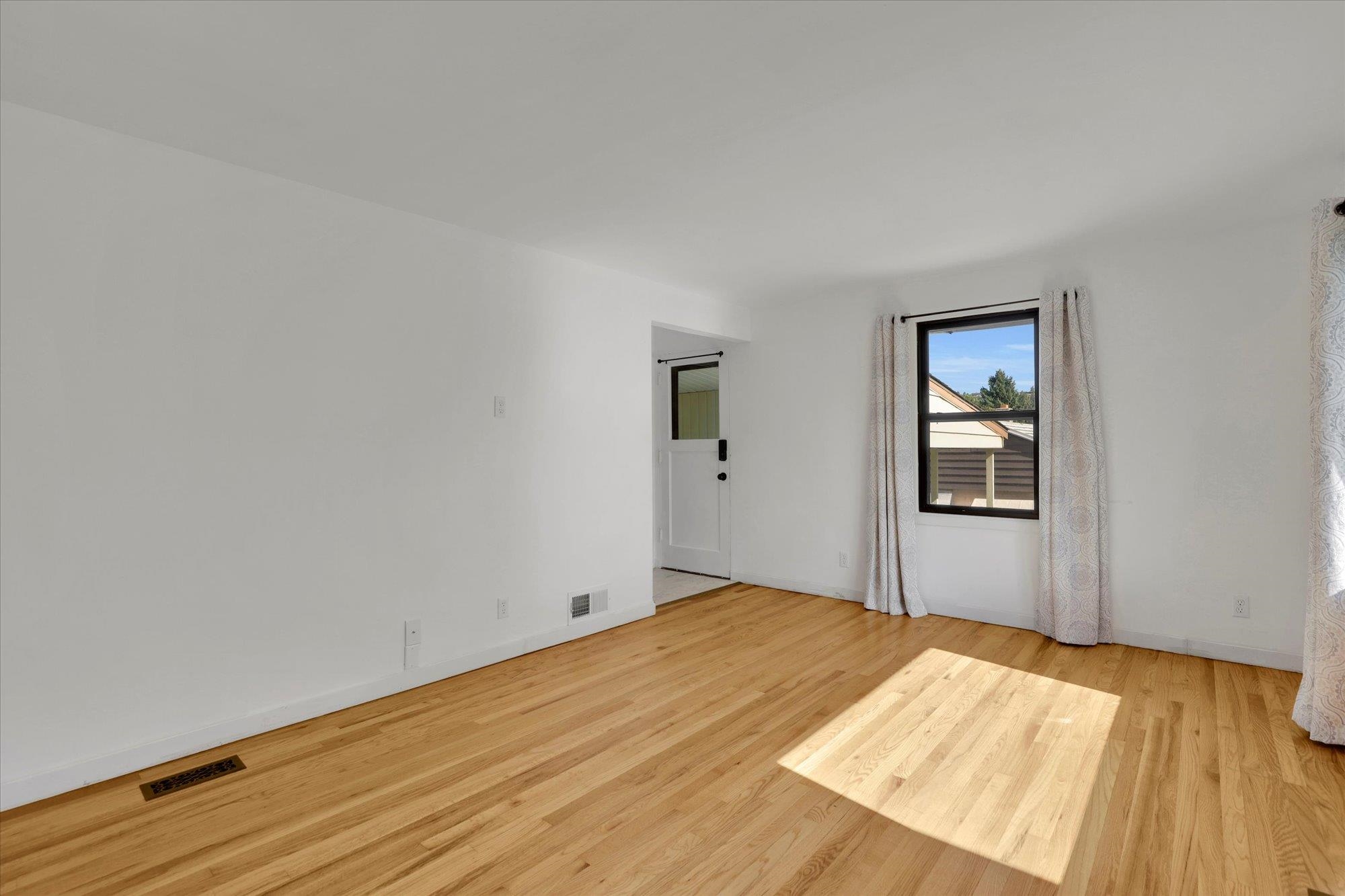 5915 N Cochran St - Photo 4