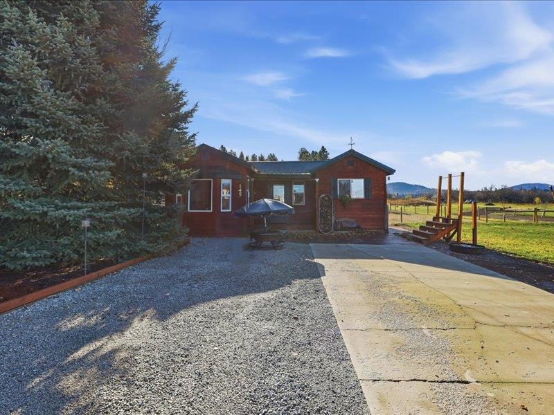 145 GUINEVERE Dr - Photo 1