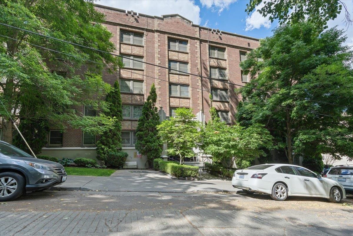 704 W 6th Ave - Photo 2