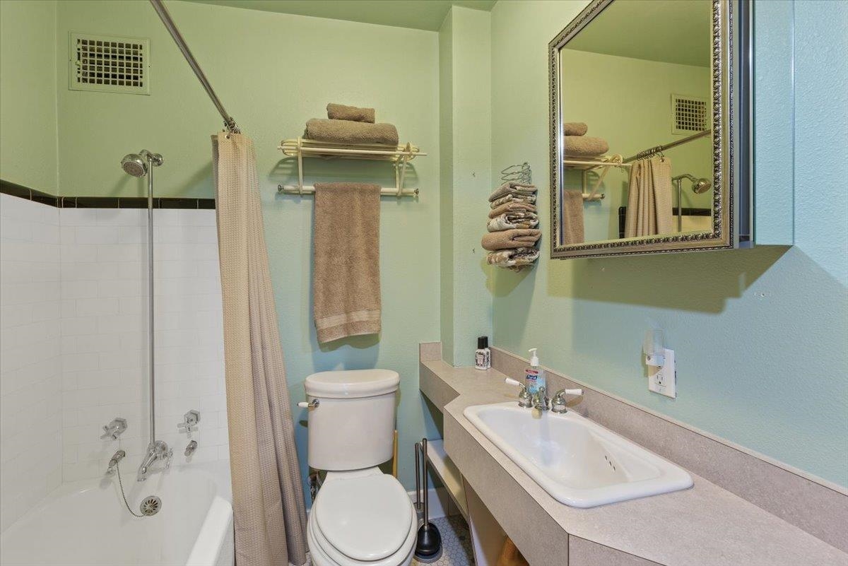 704 W 6th Ave - Photo 12