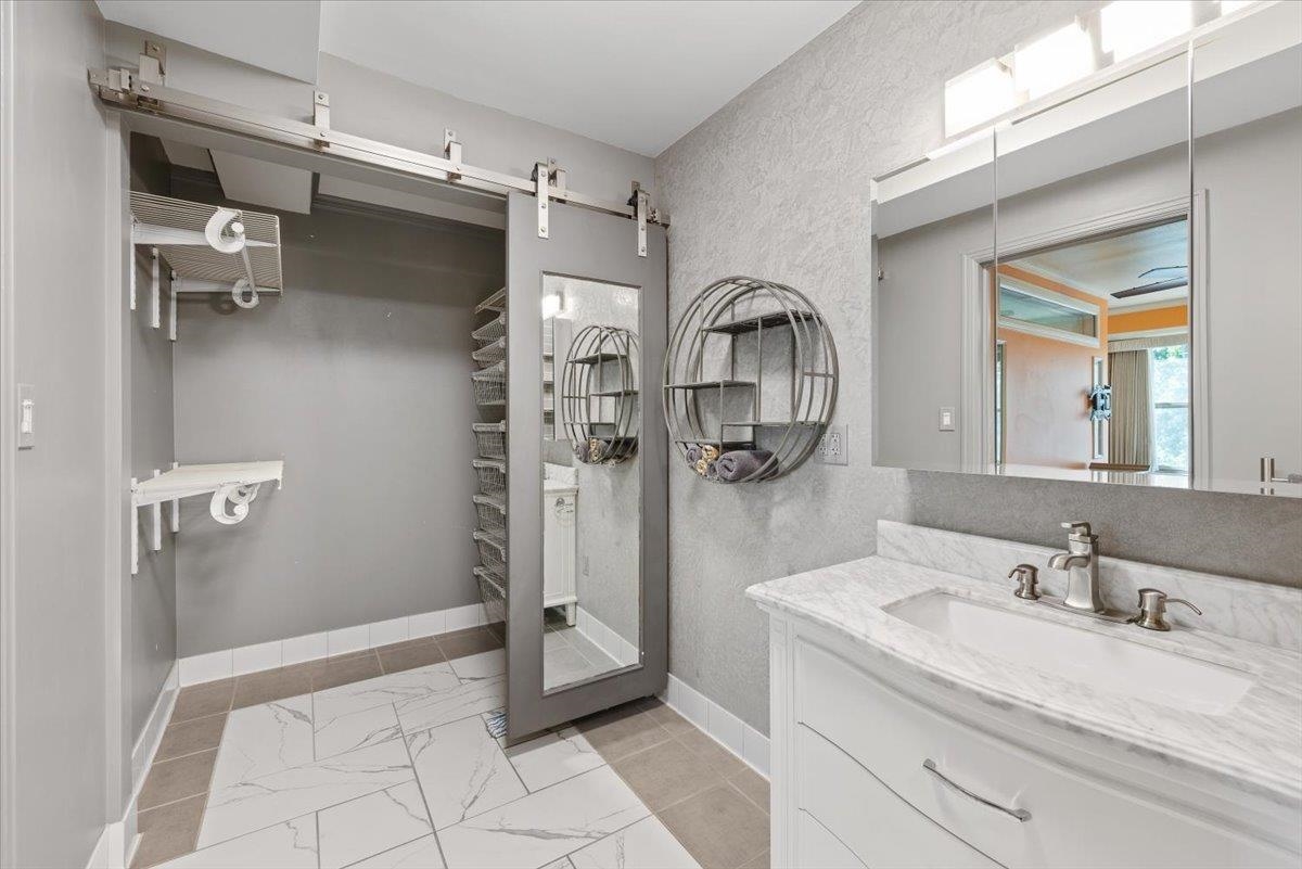 704 W 6th Ave - Photo 16