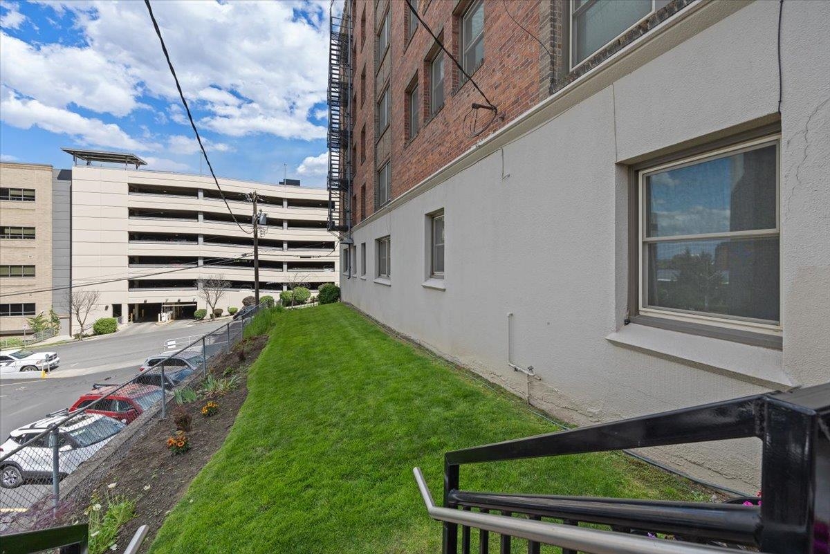 704 W 6th Ave - Photo 20