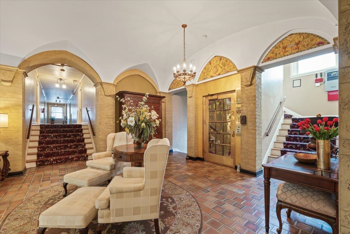 704 W 6th Ave - Photo 5