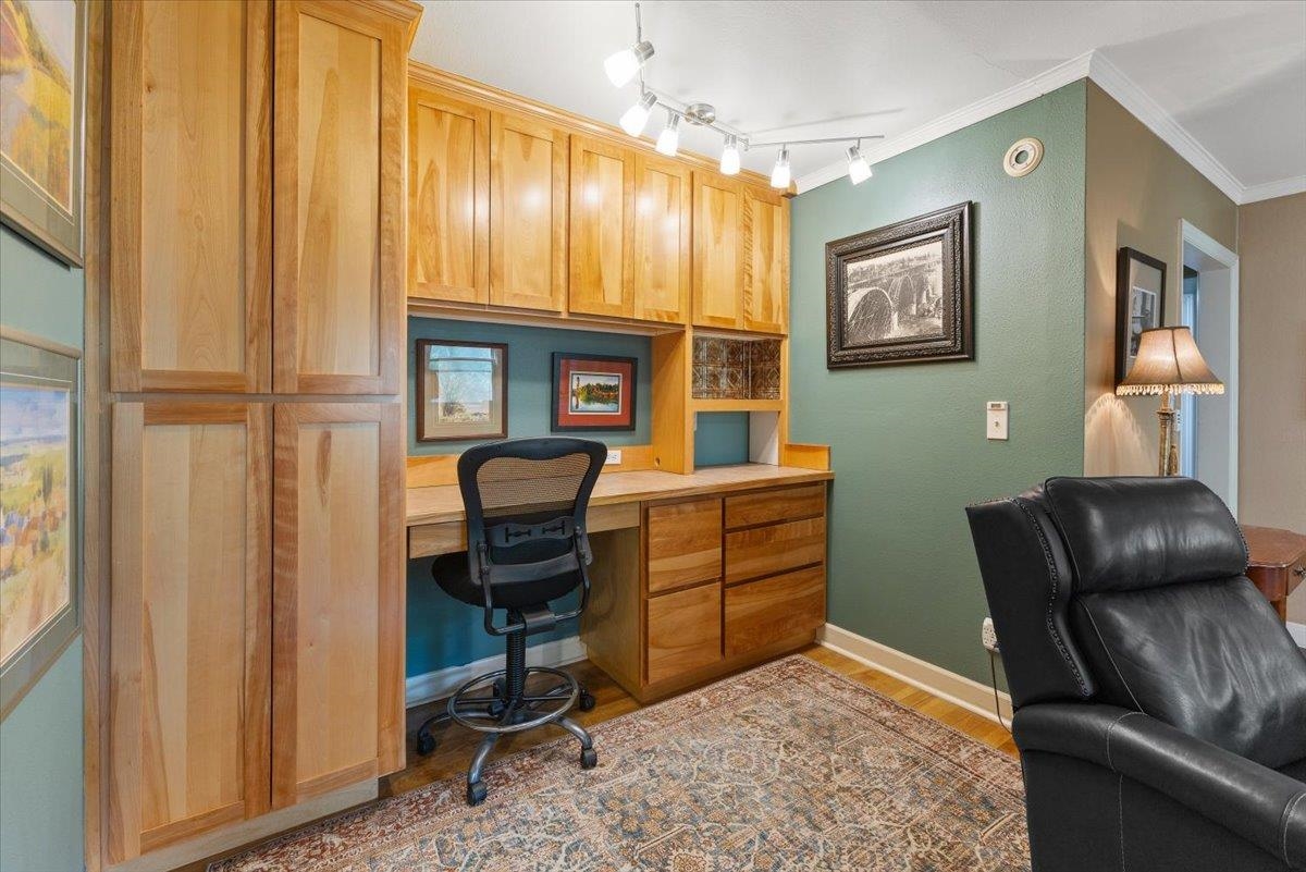 704 W 6th Ave - Photo 9