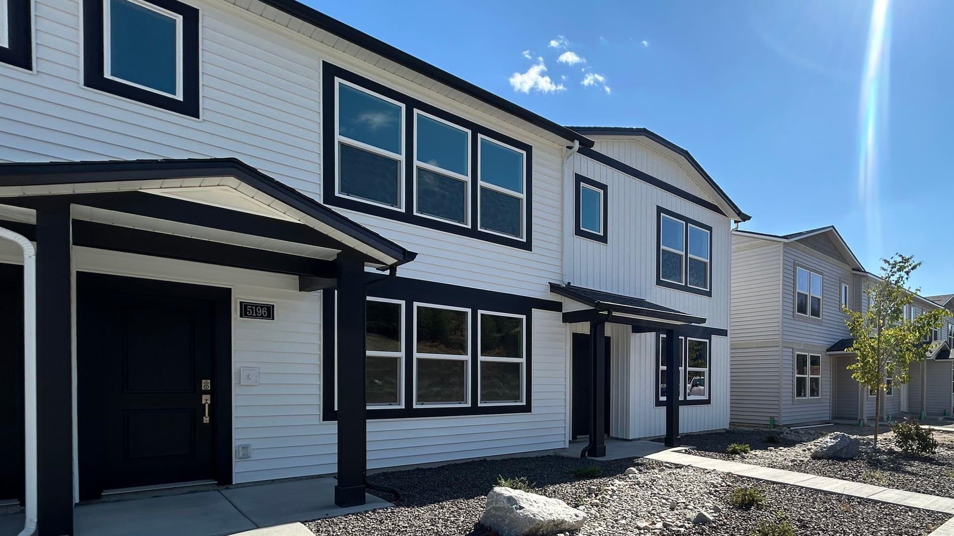 5196 E Liberty Ln - Photo 2