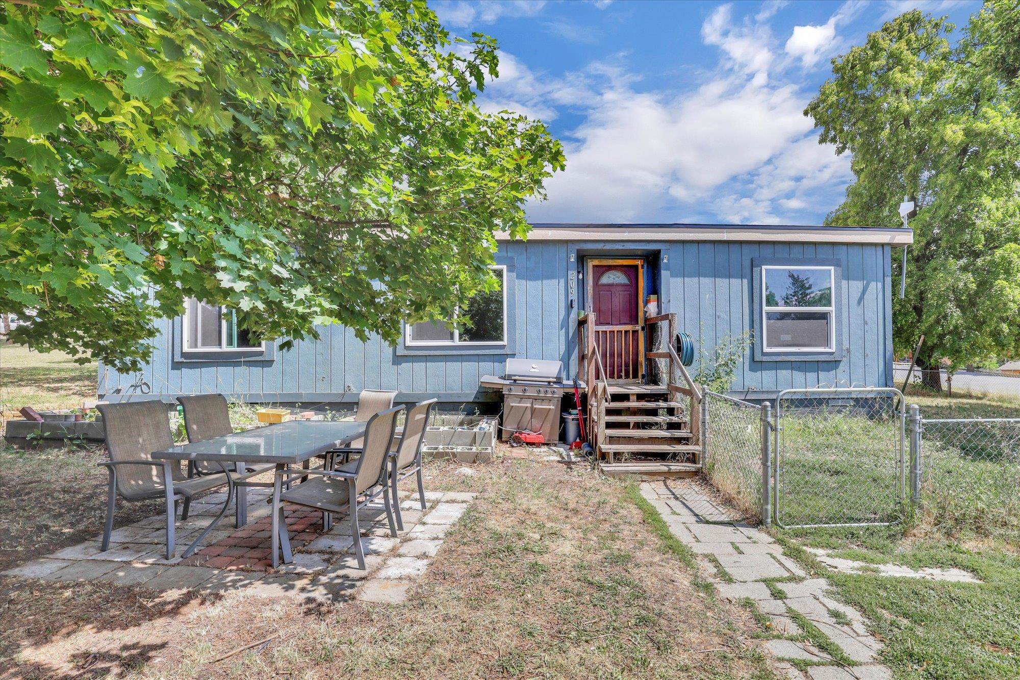 209 E Ticknor St - Photo 2