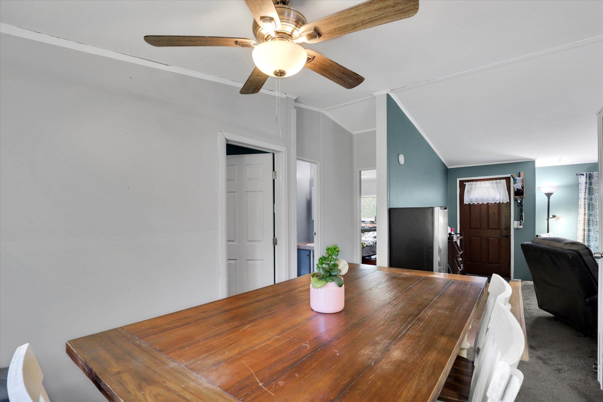 209 E Ticknor St - Photo 8