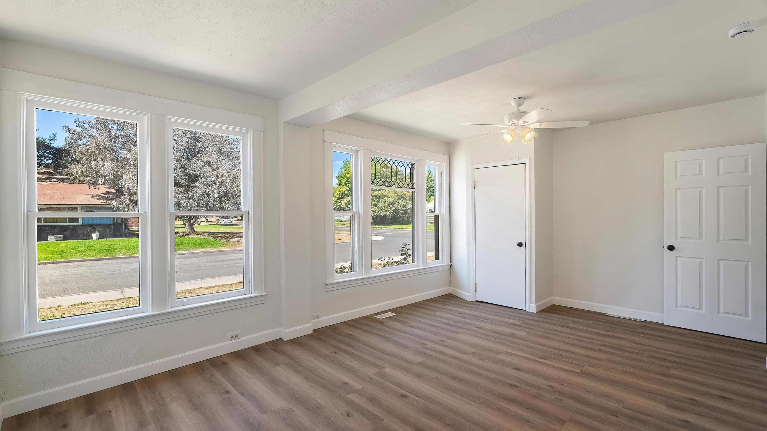 2302 E Mission Ave - Photo 15