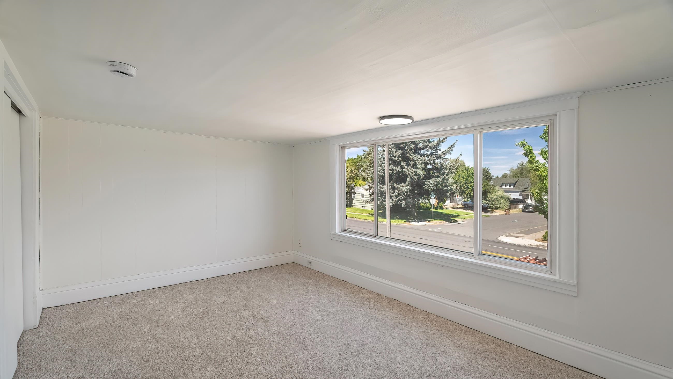 2302 E Mission Ave - Photo 21