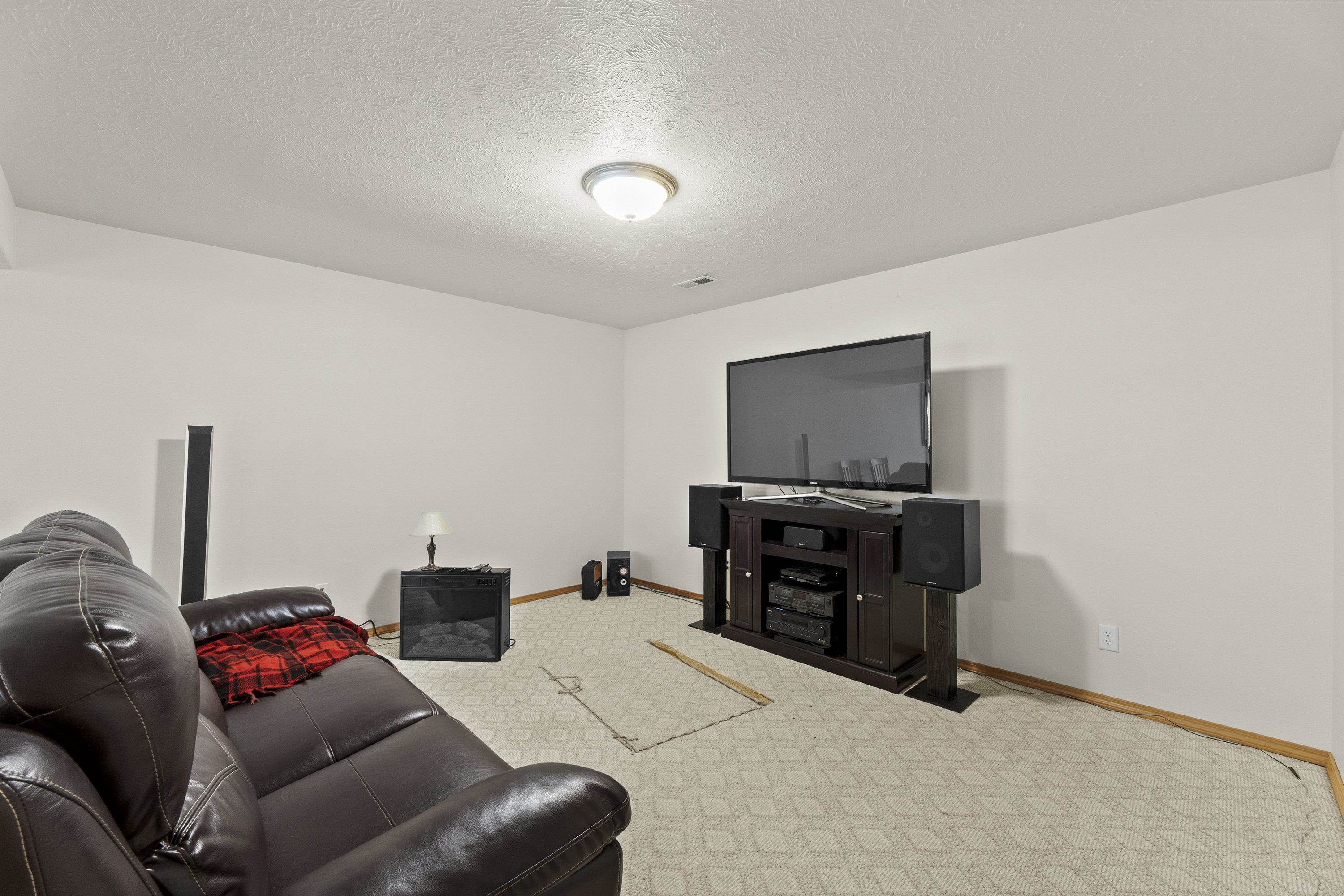 7905 W Seven Mile Rd - Photo 27