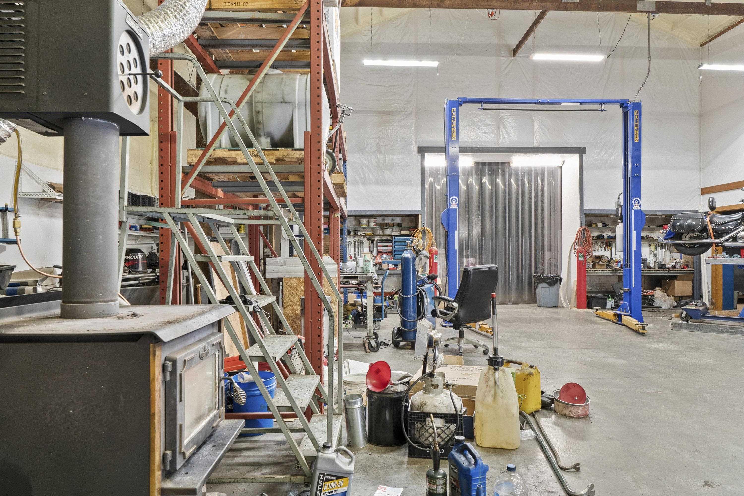 7905 W Seven Mile Rd - Photo 38