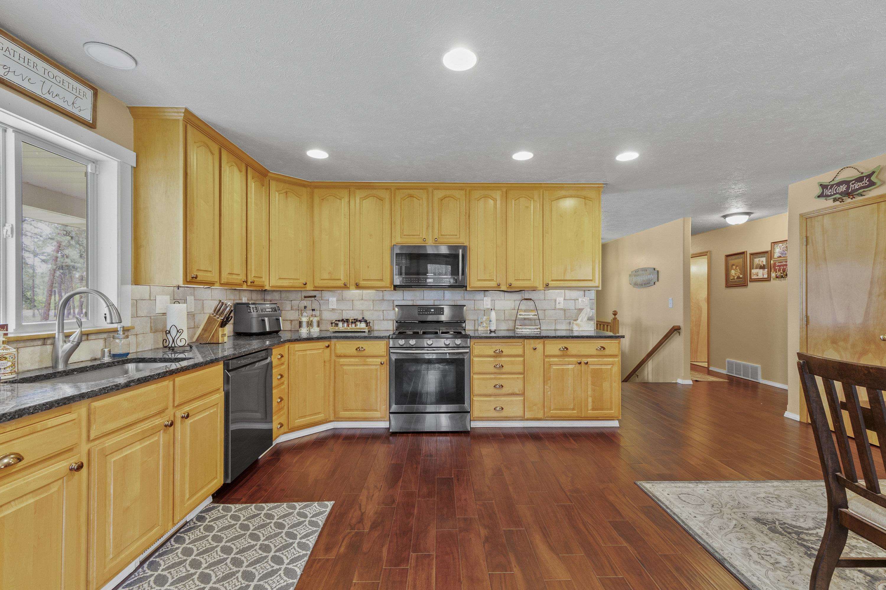 7905 W Seven Mile Rd - Photo 9