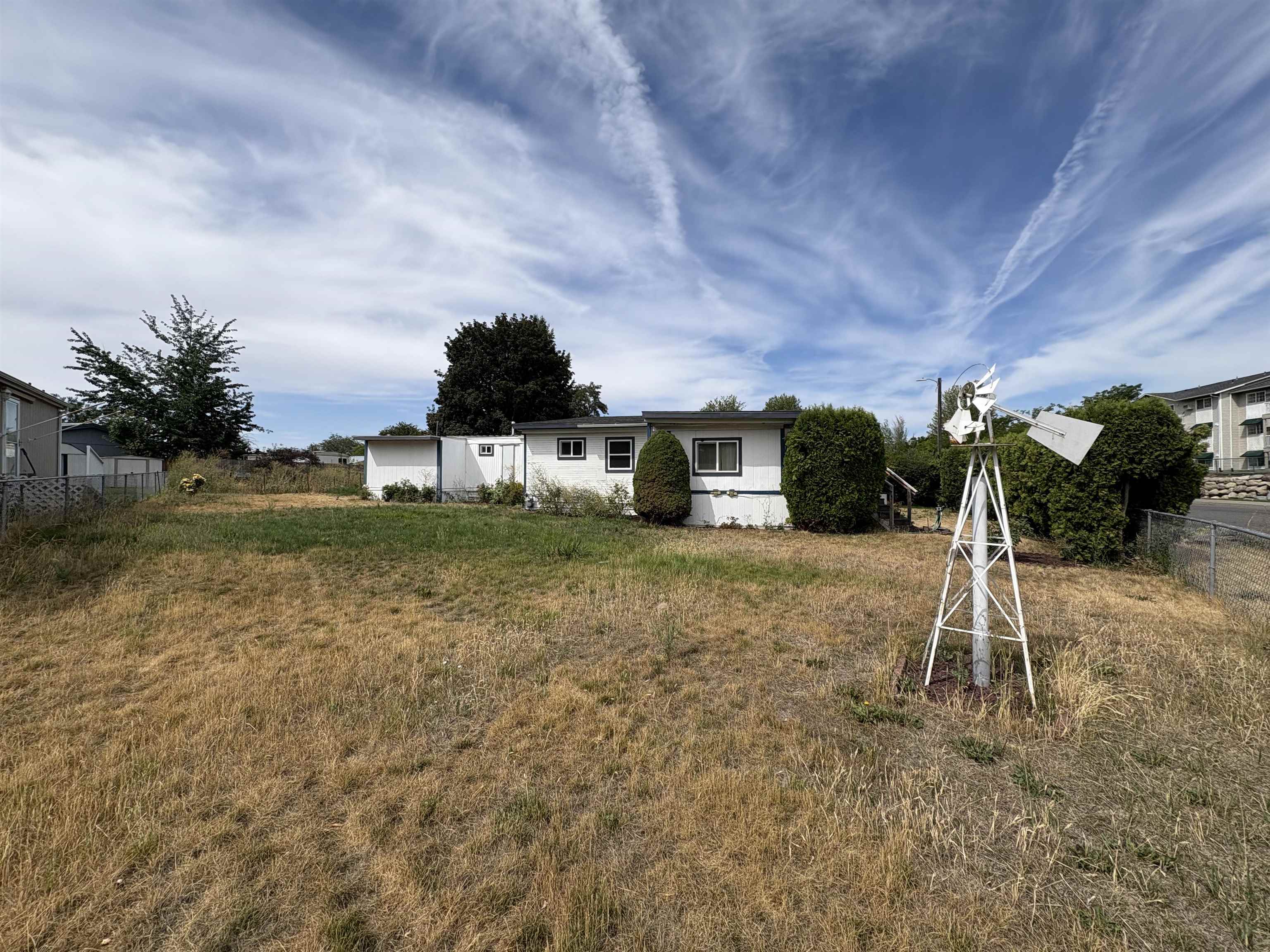 11616 E Jackson Ave - Photo 1