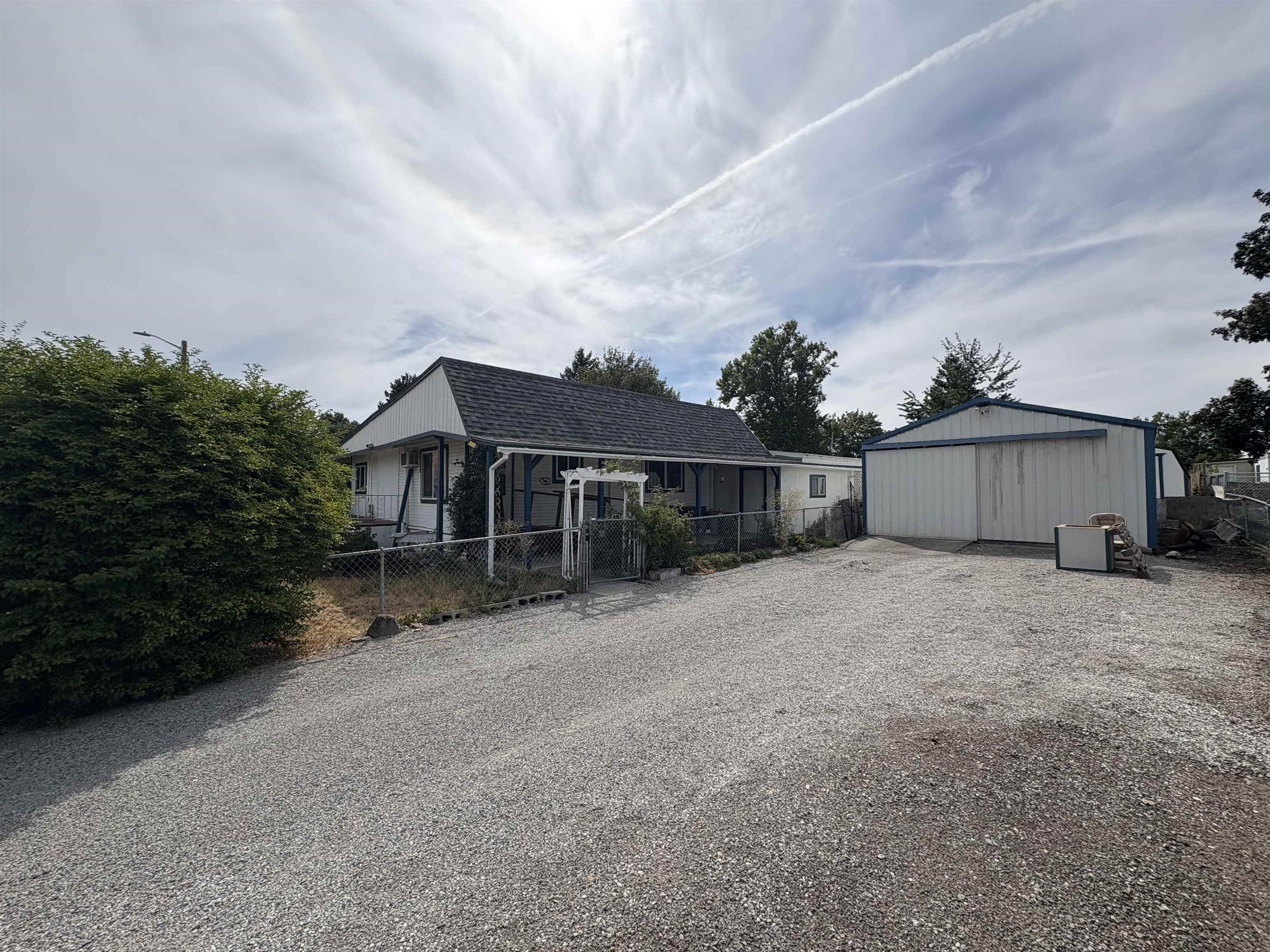 11616 E Jackson Ave - Photo 2