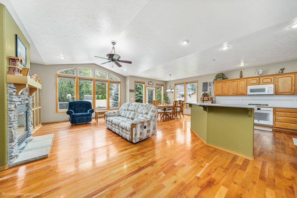 714 E Erica Ct - Photo 5