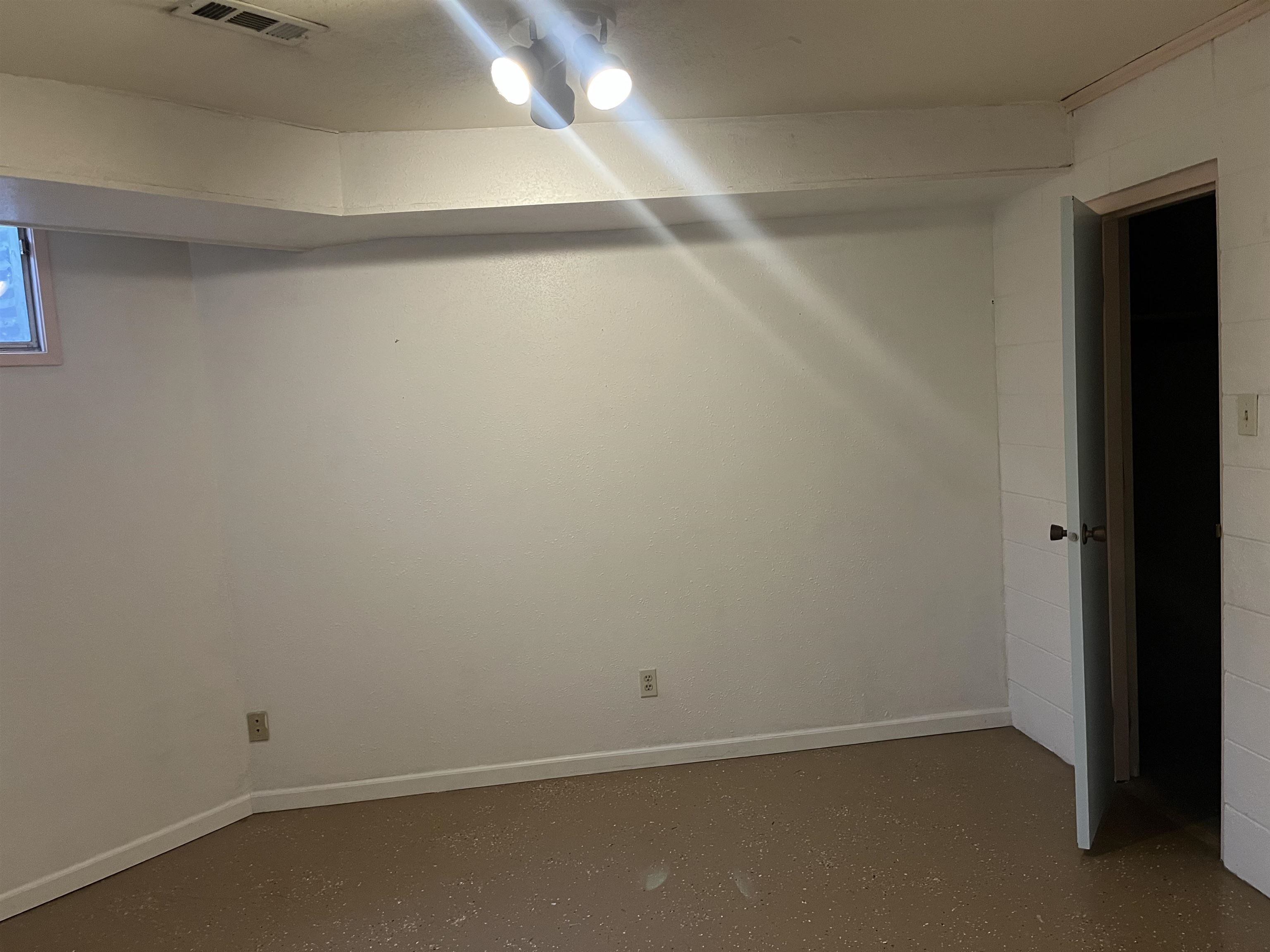 9725 N Division St - Photo 11