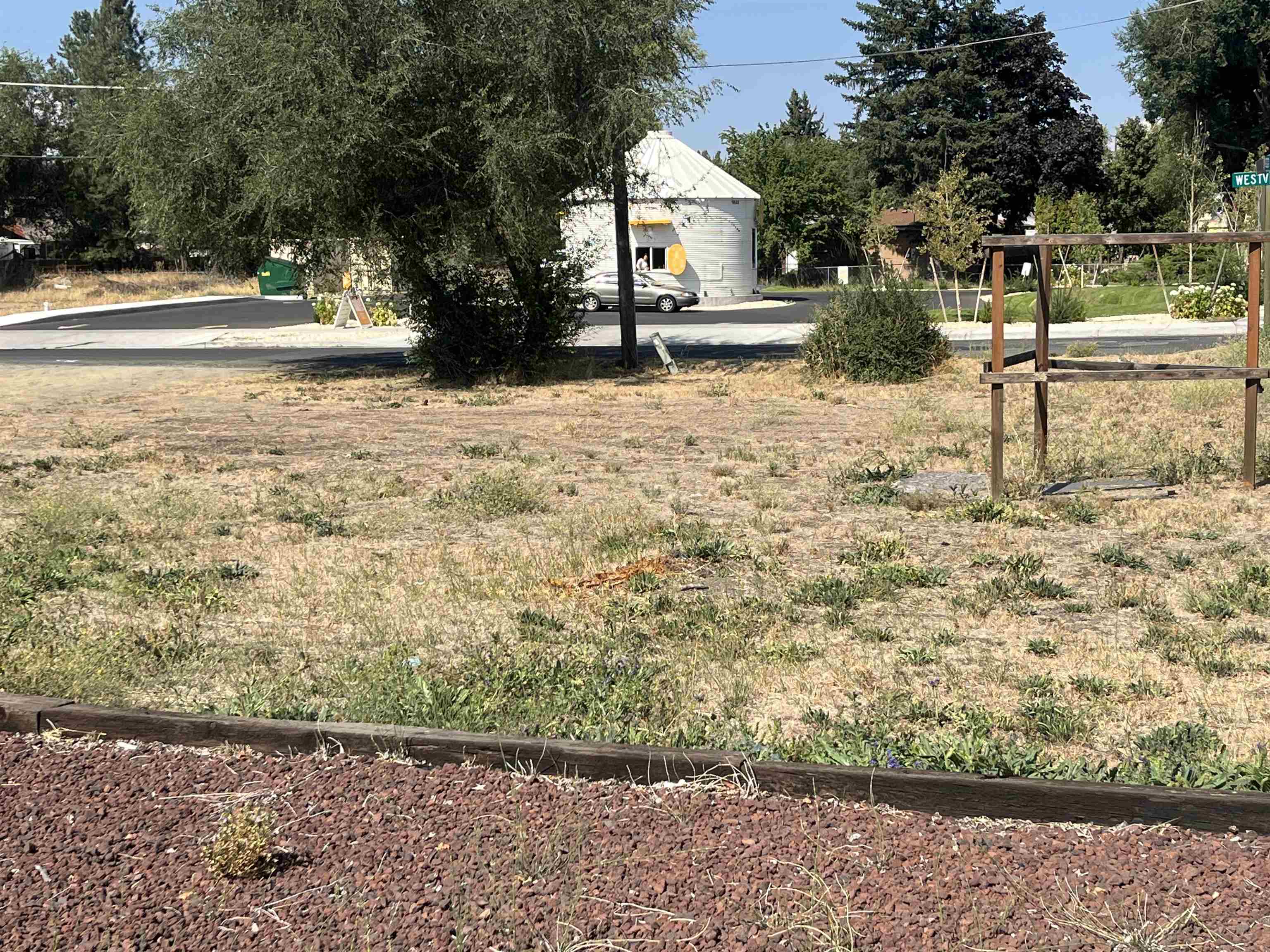 9725 N Division St - Photo 17