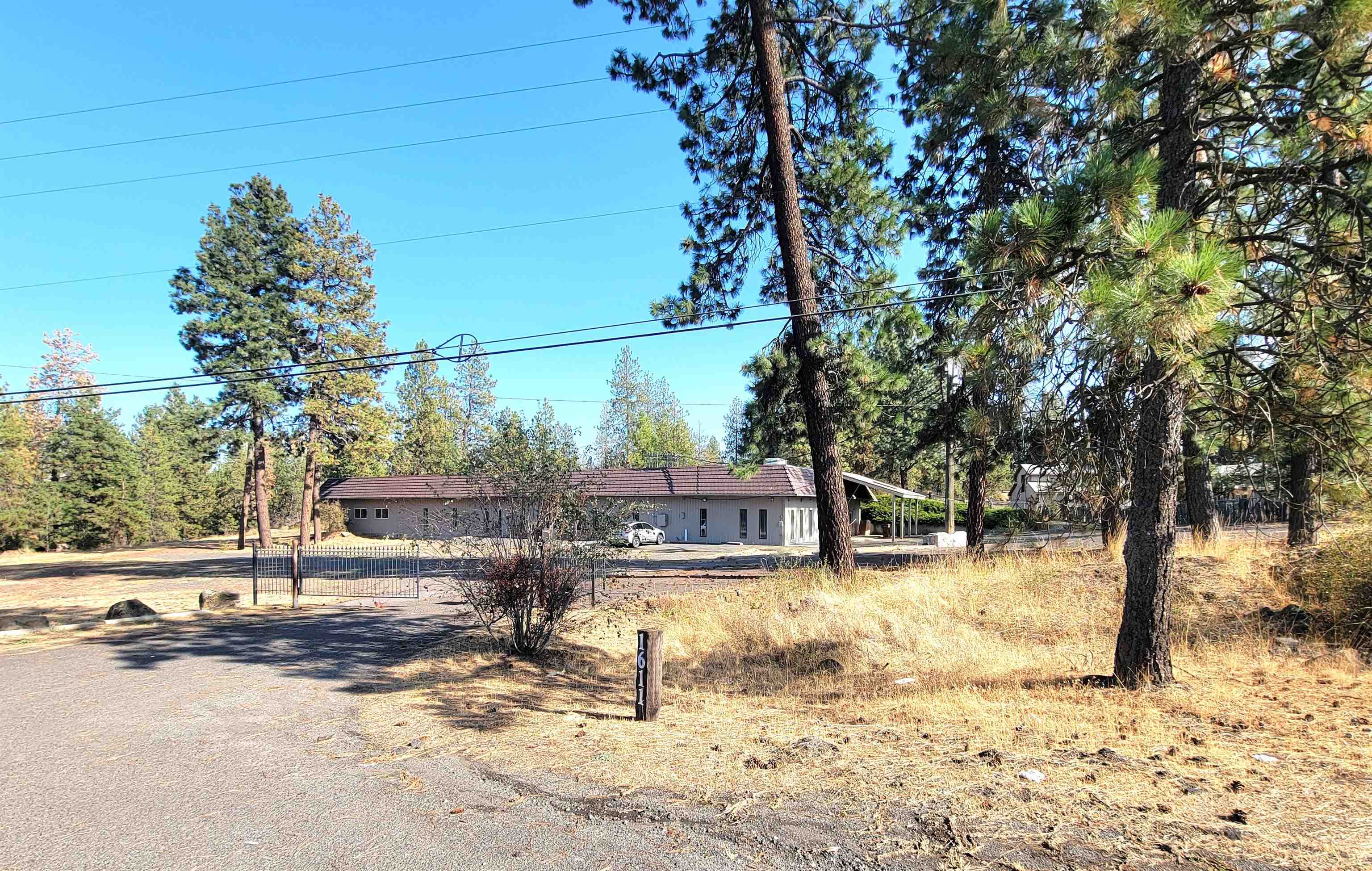 1611 S Geiger Blvd - Photo 2