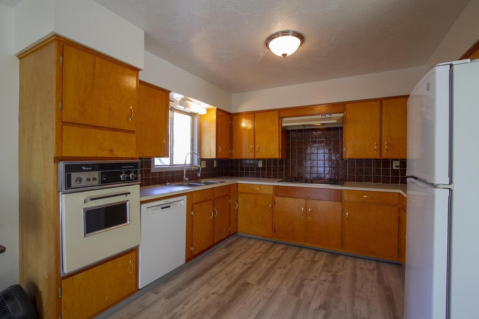 159 E 10th Ave - Photo 12