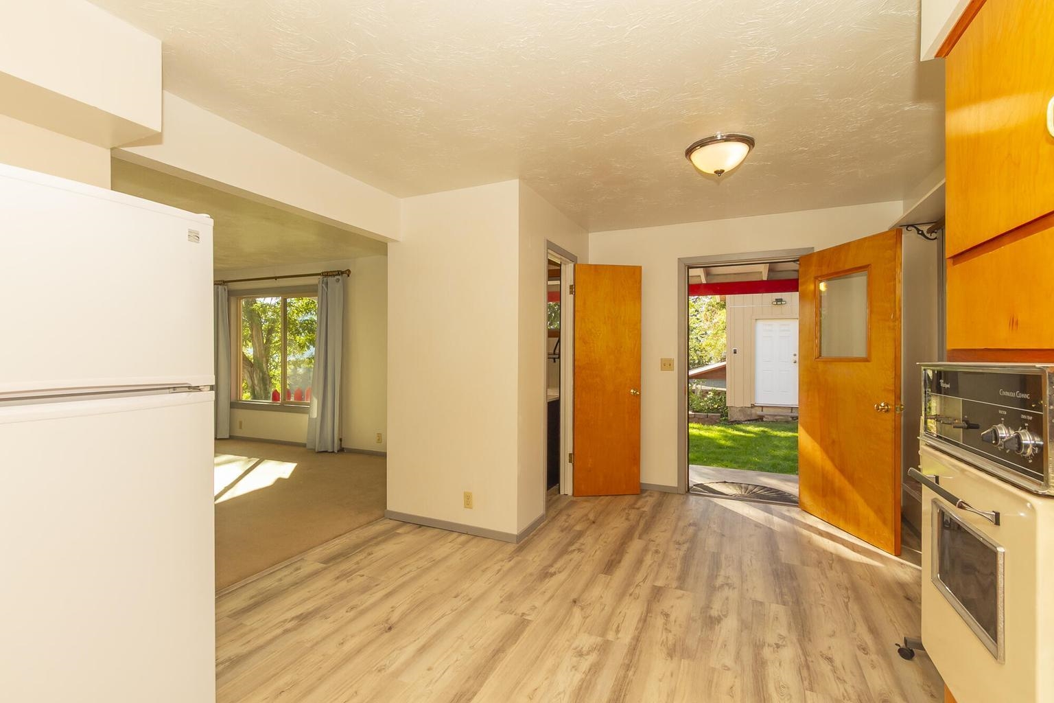 159 E 10th Ave - Photo 13