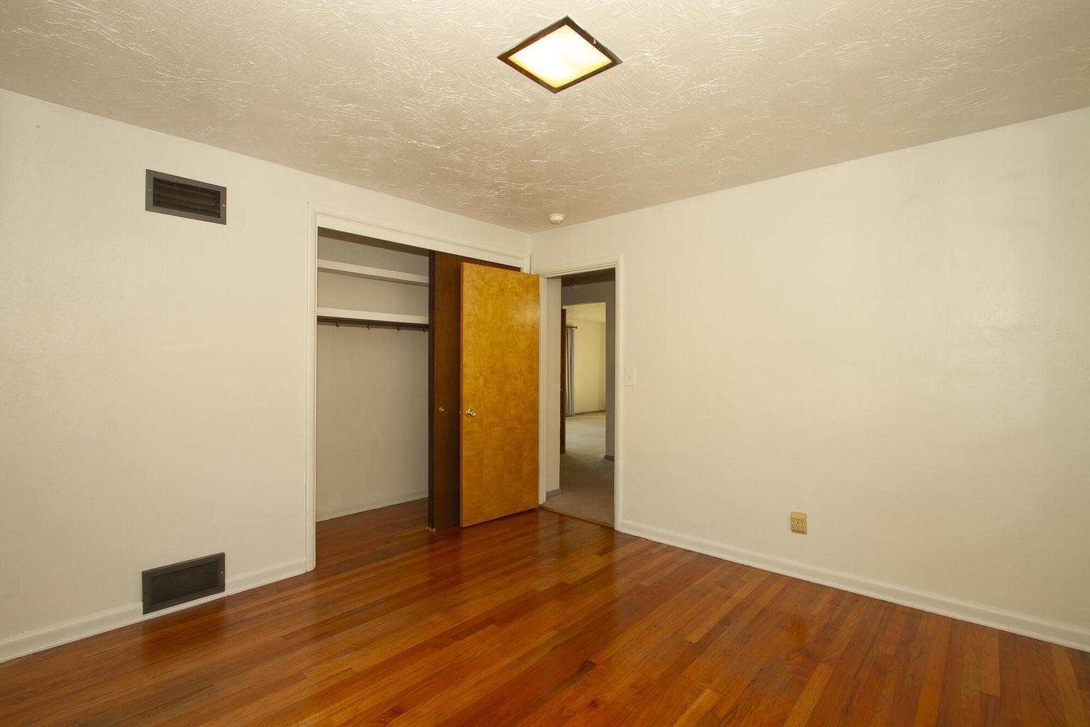 159 E 10th Ave - Photo 18