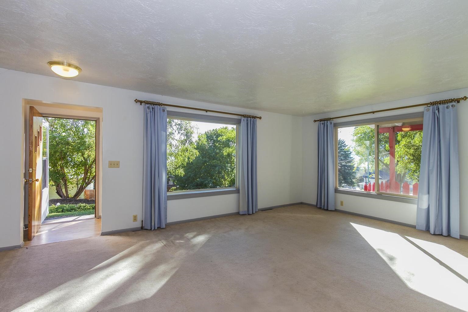 159 E 10th Ave - Photo 8