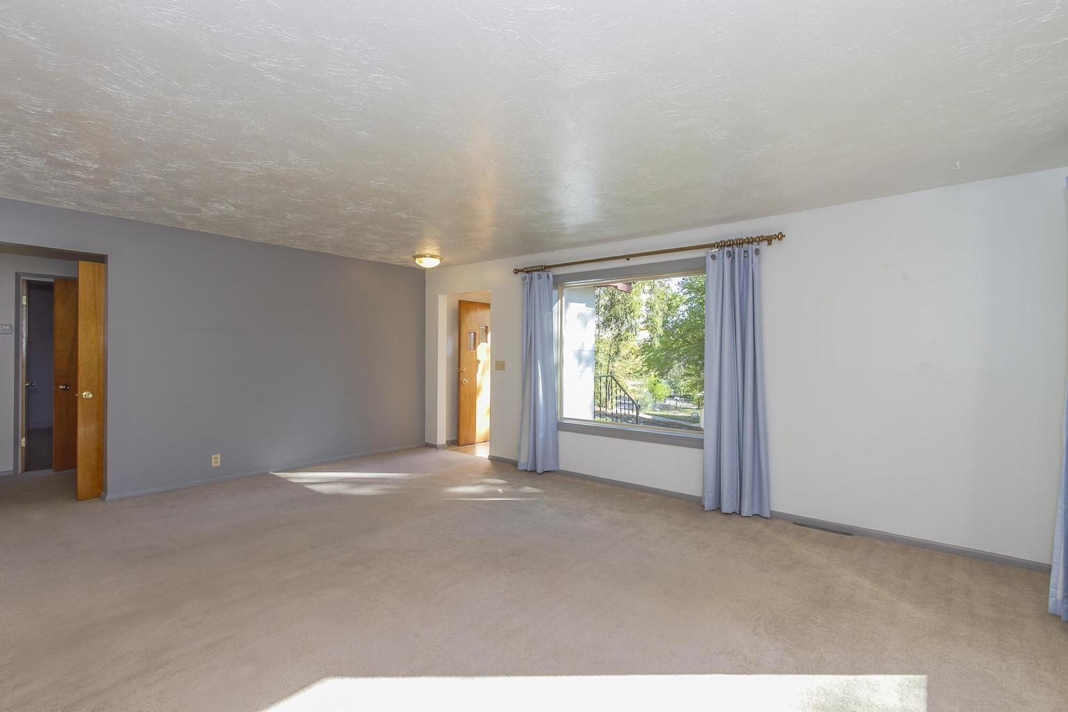 159 E 10th Ave - Photo 10
