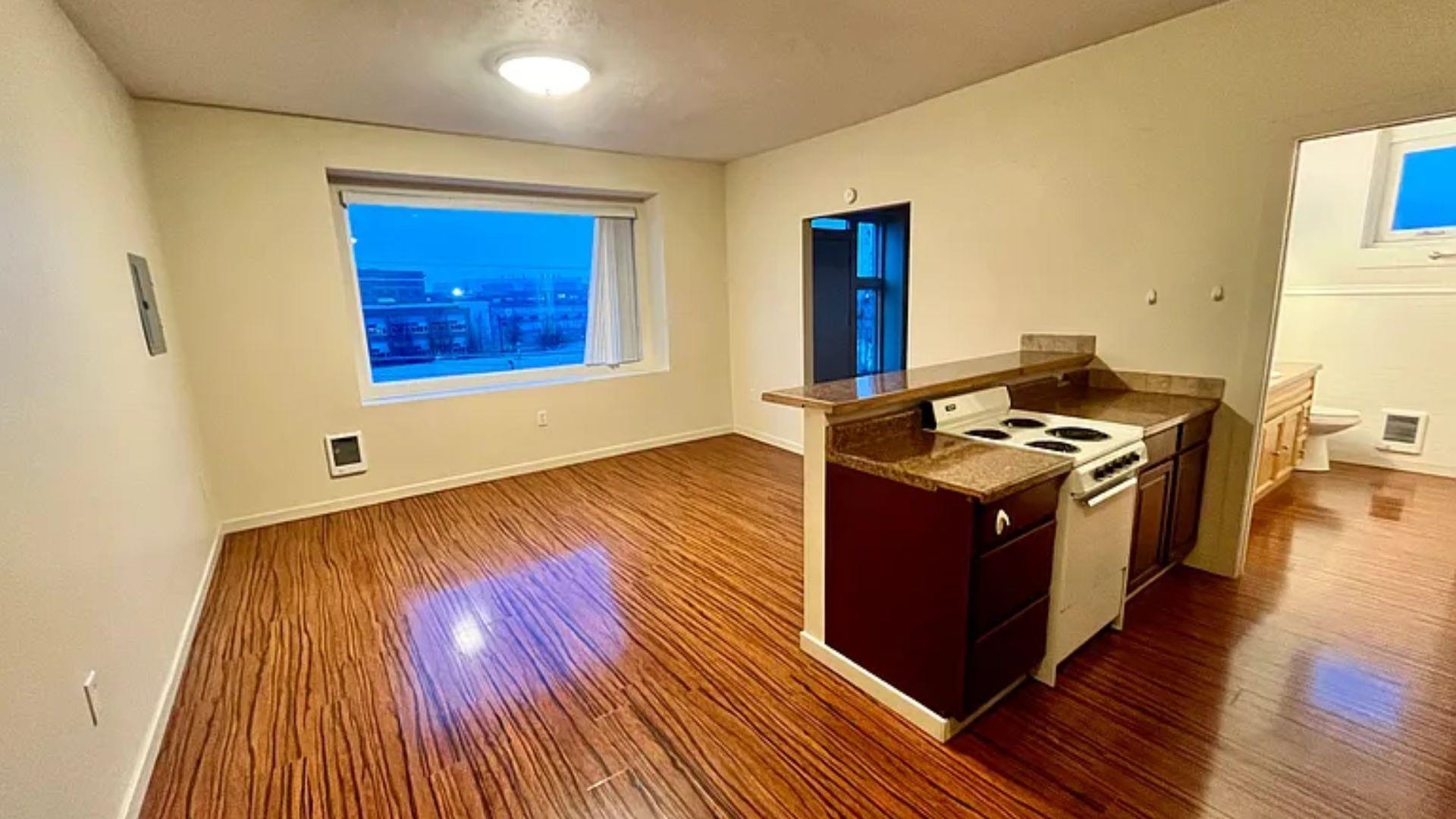 209 E Sprague Ave - Photo 3
