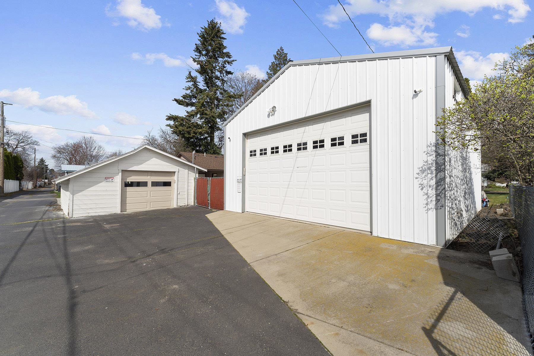 4054 E 4th Ave - Photo 2