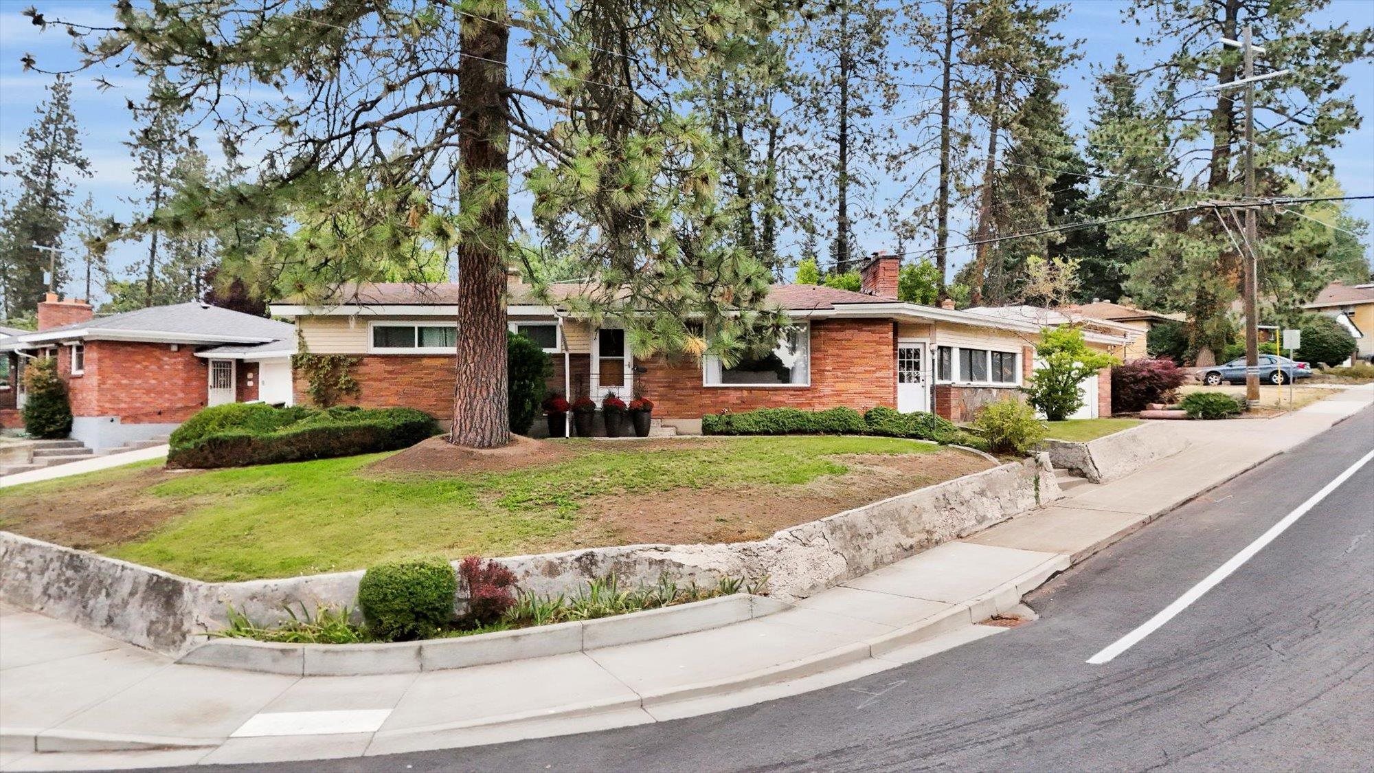 5504 N Forest Blvd - Photo 1