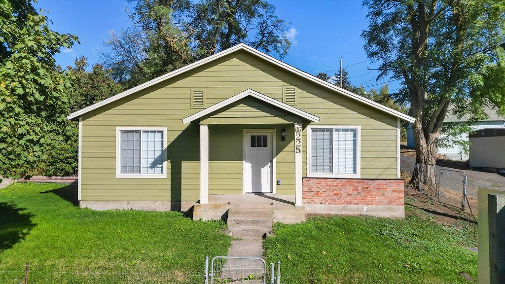 231 W Poplar St - Photo 1