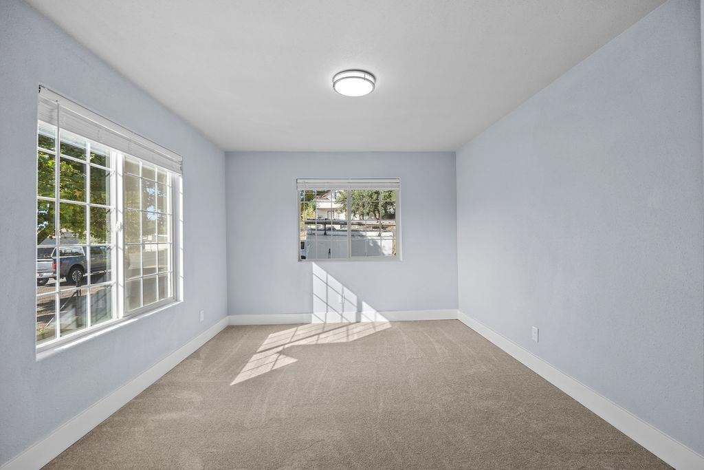 231 W Poplar St - Photo 17