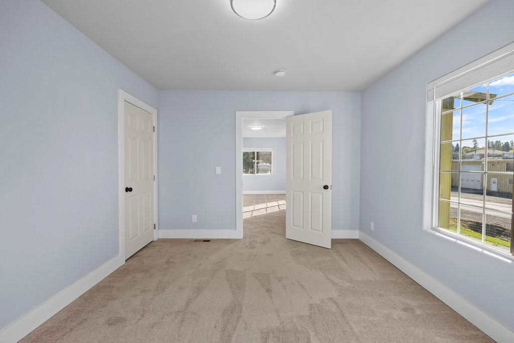 231 W Poplar St - Photo 18