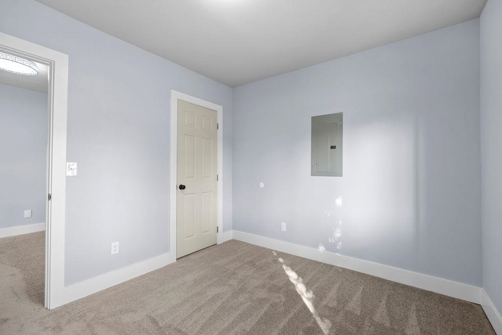 231 W Poplar St - Photo 20