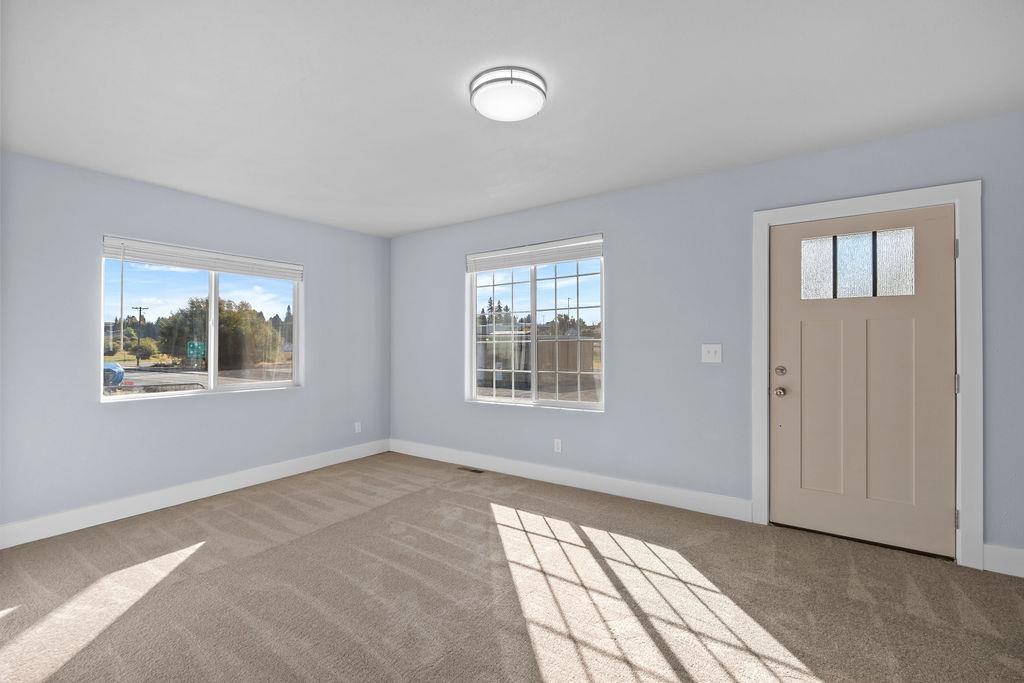 231 W Poplar St - Photo 3