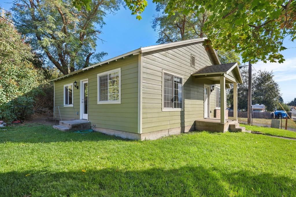 231 W Poplar St - Photo 23